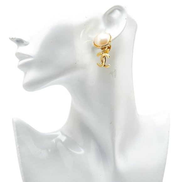 CHANEL Coco Mark Fake Pearl Earrings Gold Plated - Picture 6 of 6